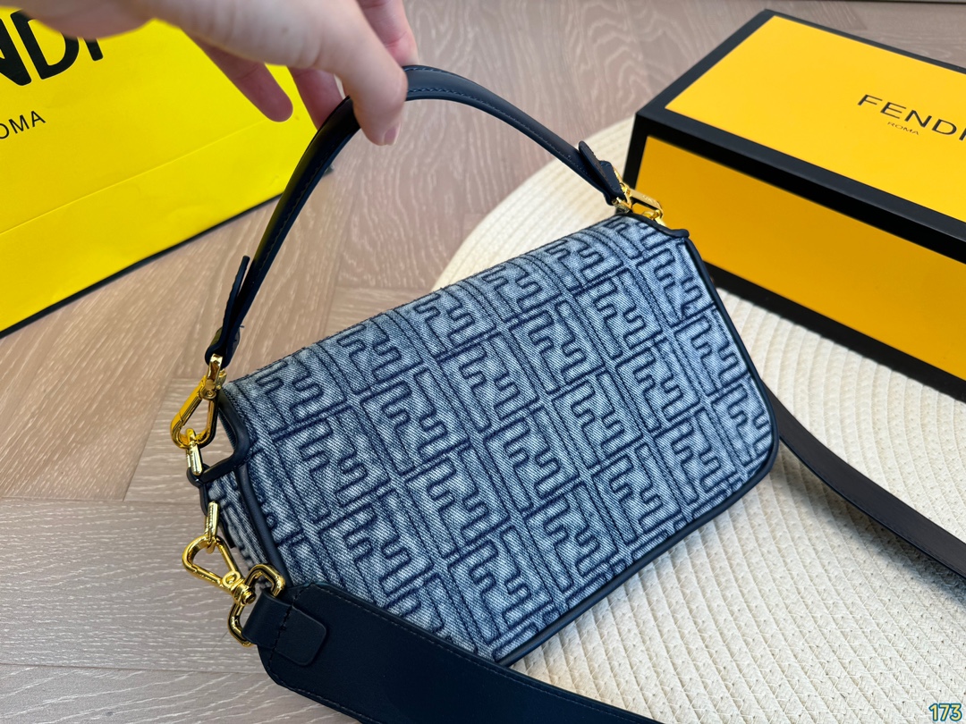 Fen new arrival bag size: 25 * 14 cm - Top Club