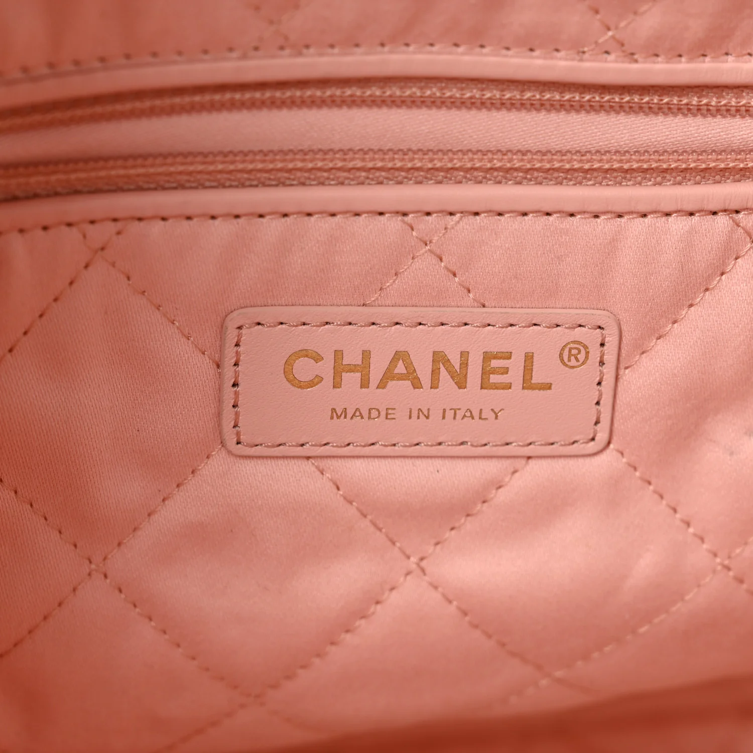 Shiny Calfskin Quilted Small Chanel 22 Light Pink - Top Club