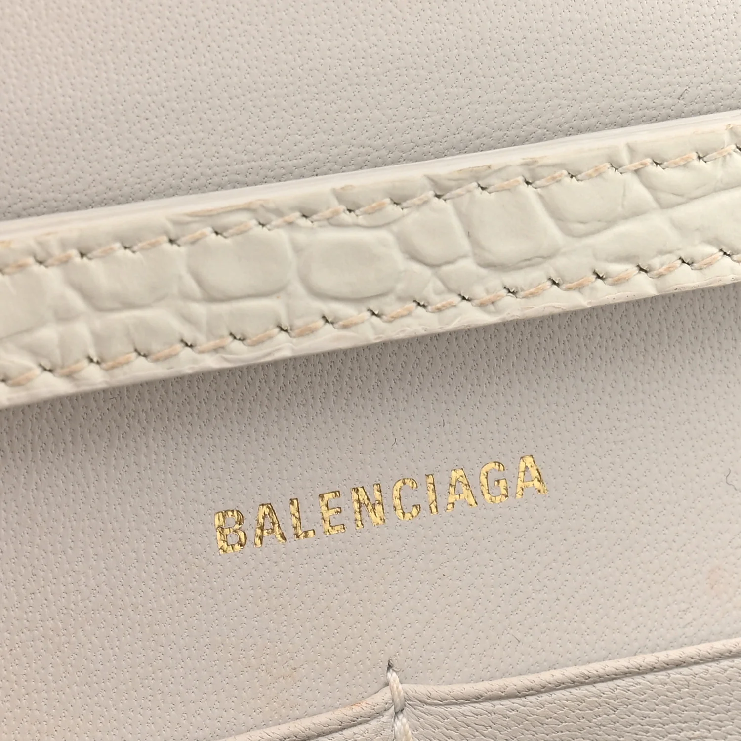 Shiny Calfskin Crocodile Embossed Hourglass Chain Bag White - Top Club