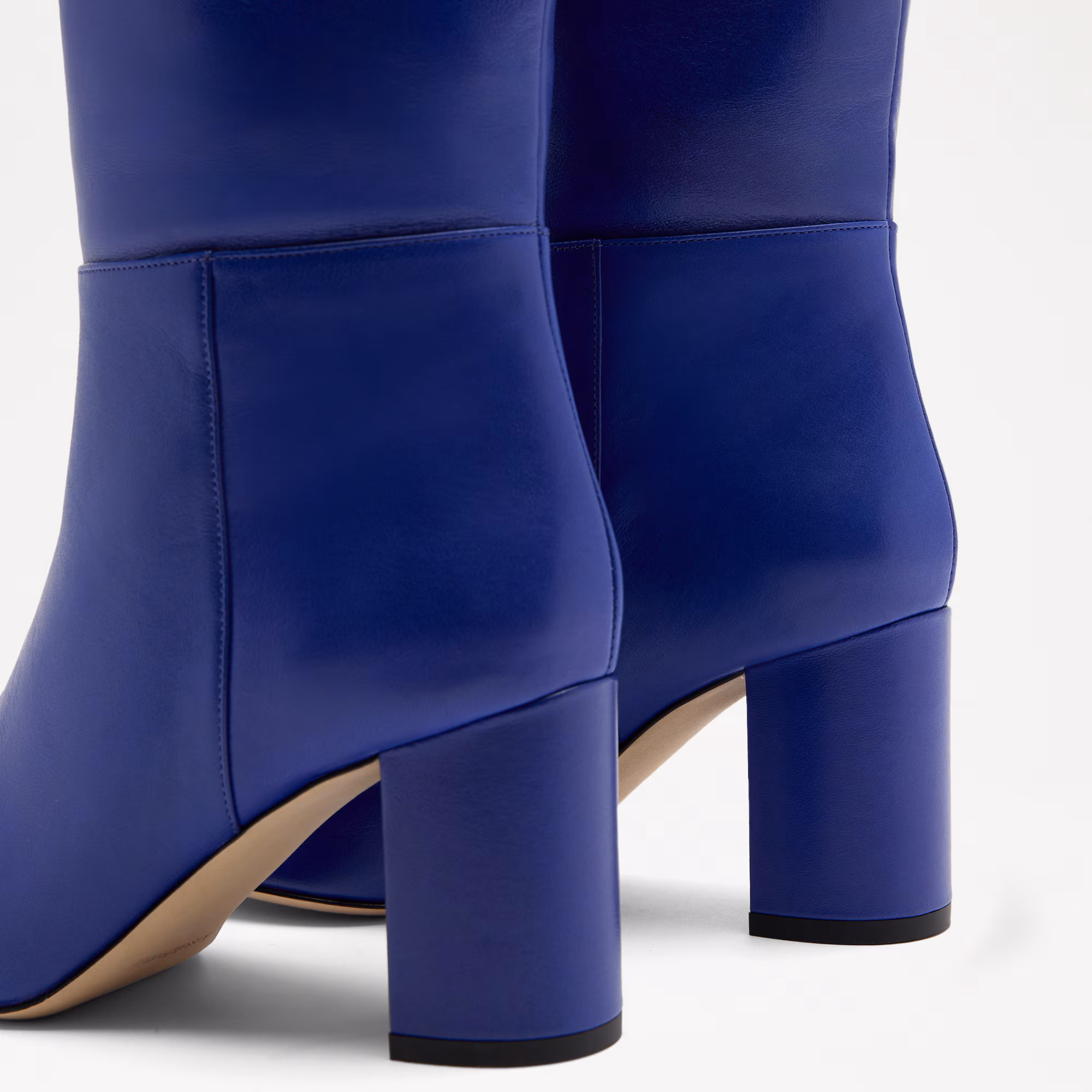 MiddlewoodKnee High Heeled Boot