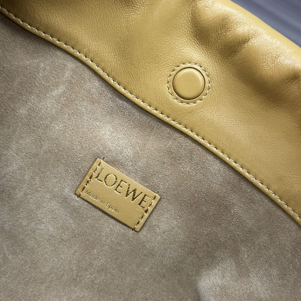Loewe Medium Flamenco purse in mellow nappa lambskin - Top Club