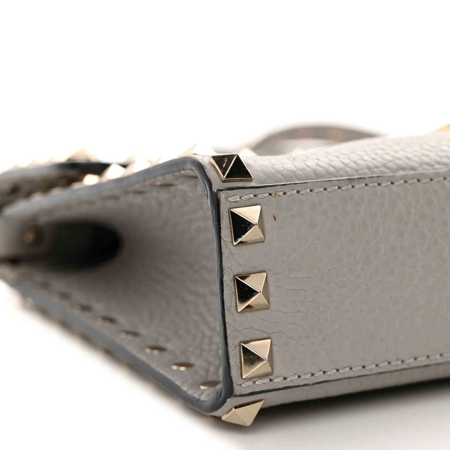 Pebbled Calfskin Medium Rockstud Flip Lock Crossbody Bag Pastel Grey - Top Club
