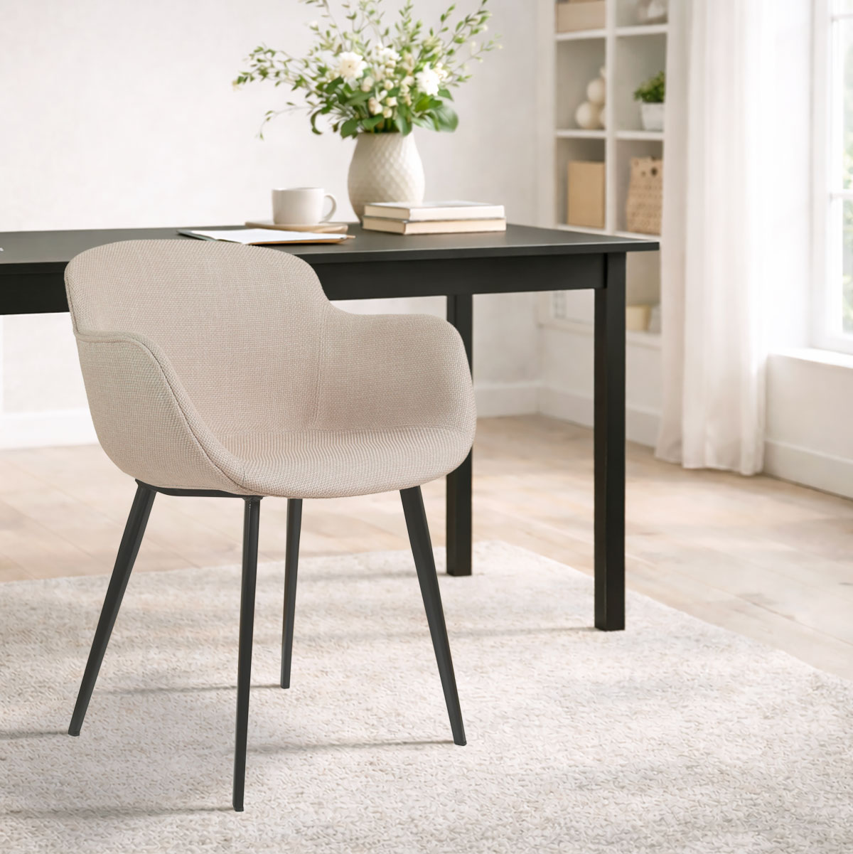 Eetkamerstoel Elma beige met armleuning