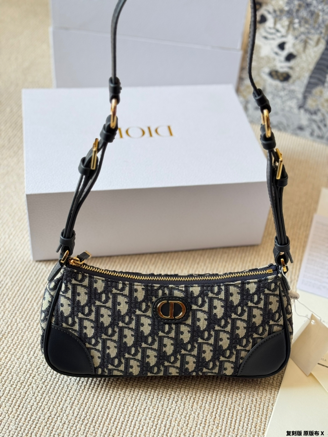 D new arrival Wanderlust hobo bag size: 26 cm - Top Club