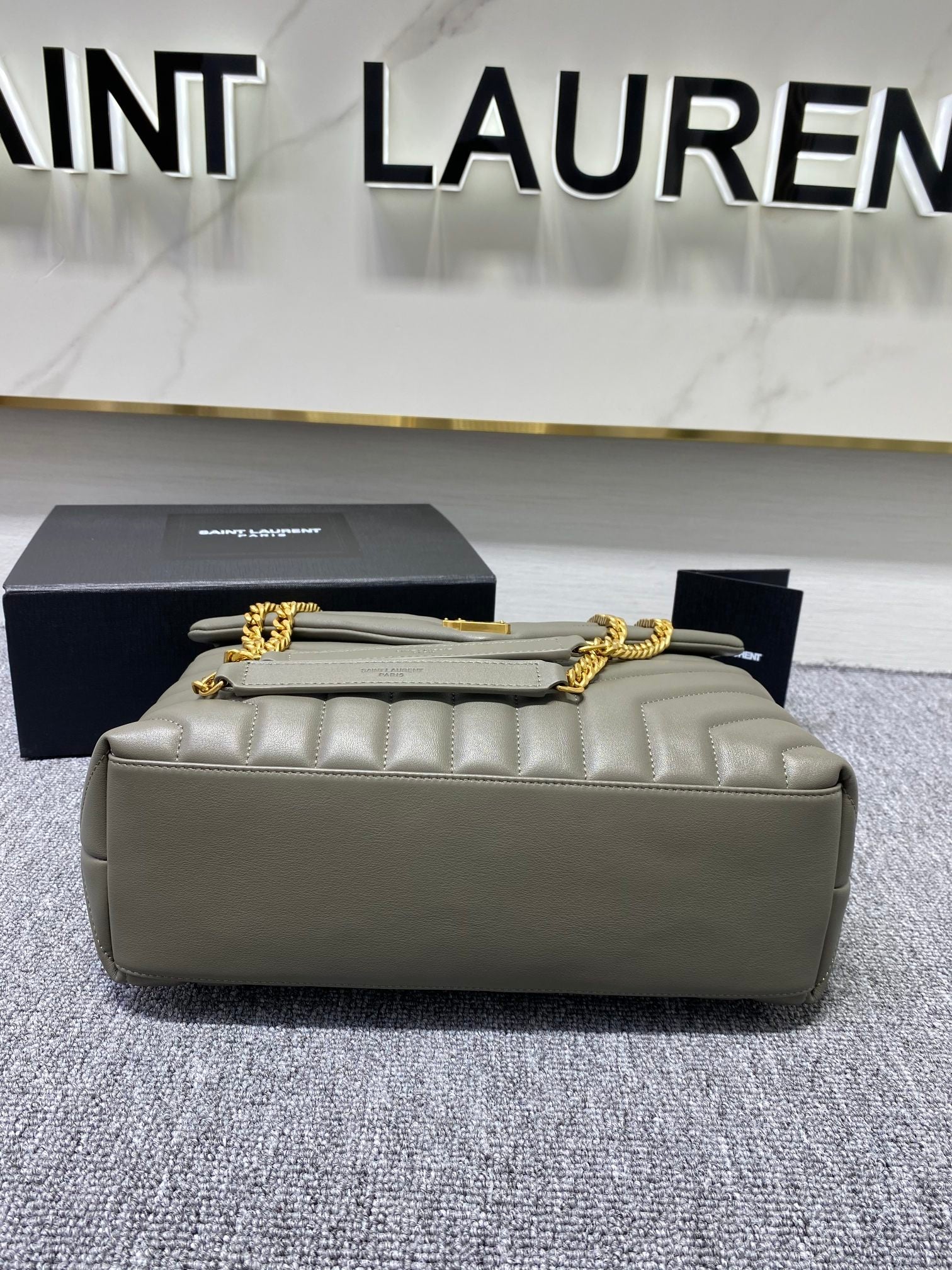 Y Loulou Medium Chain Bag In Y Leather - Top Club