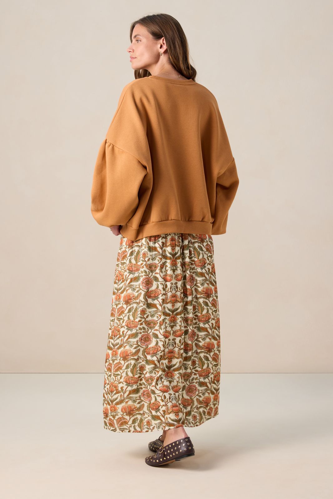 Bruine sweater met pofmouwen