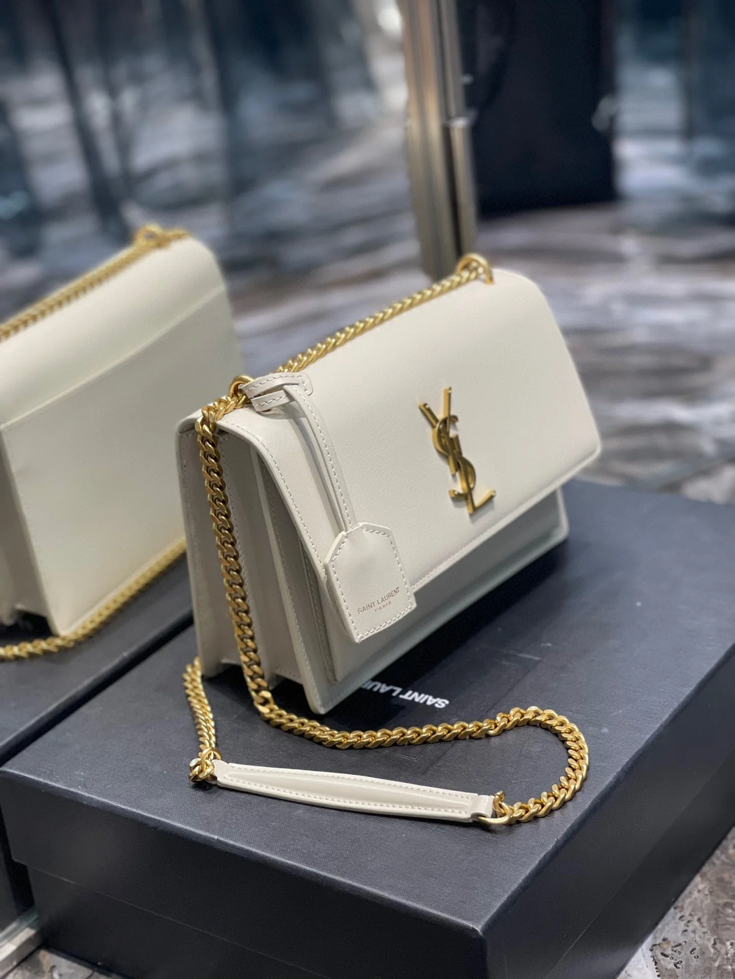 YSL Medium Sunset Bag 22 White Lambskin Gold Tone 22 x 16 x 8cm - Top Club