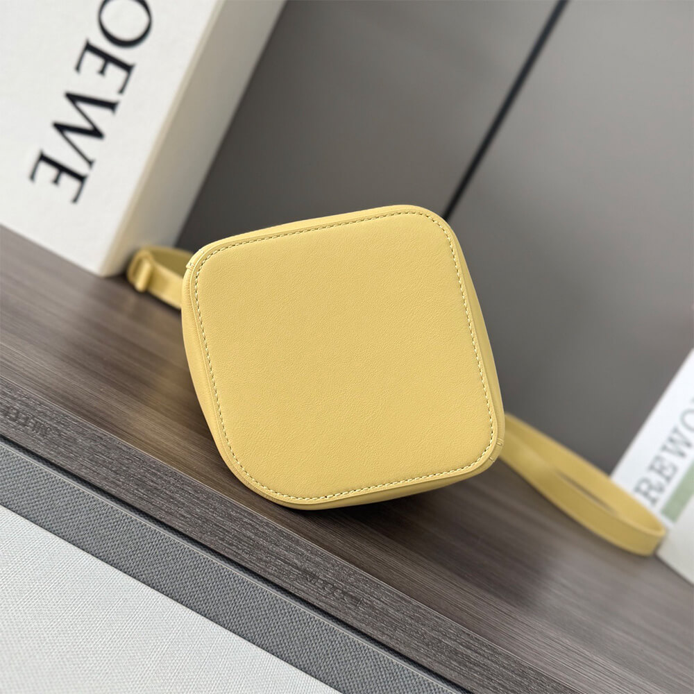LOEWE Mini Pebble bucket in smooth calfskin(high-end grade) - Top Club