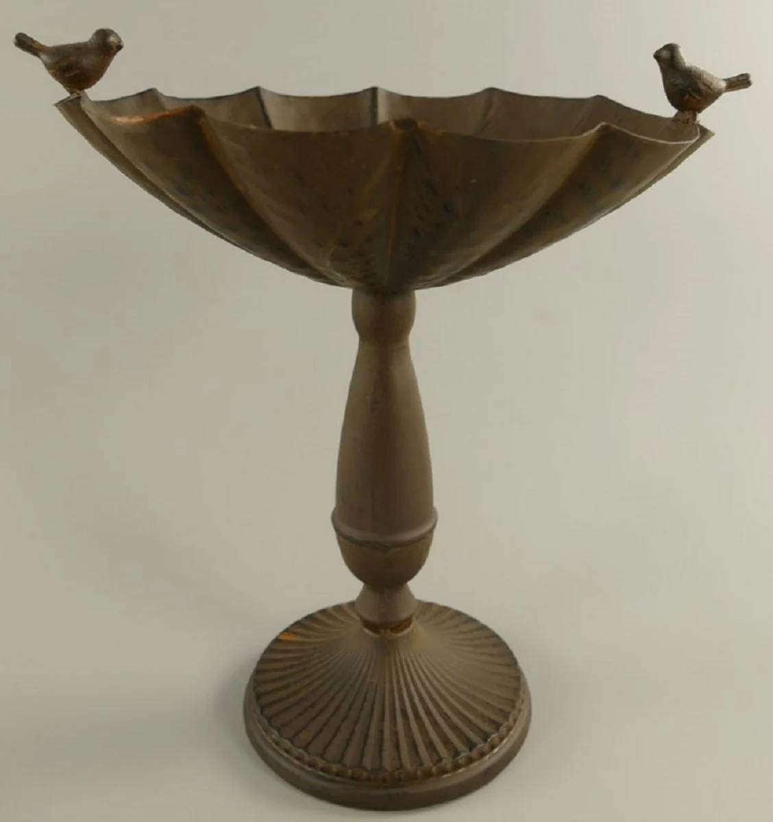 Art Nouveau bird bath with 2 decorative birds antique brown Ø 30 x H. 32 cm - Metal bird bath - Garden accessories - Baroque & Art Nouveau garden decoration