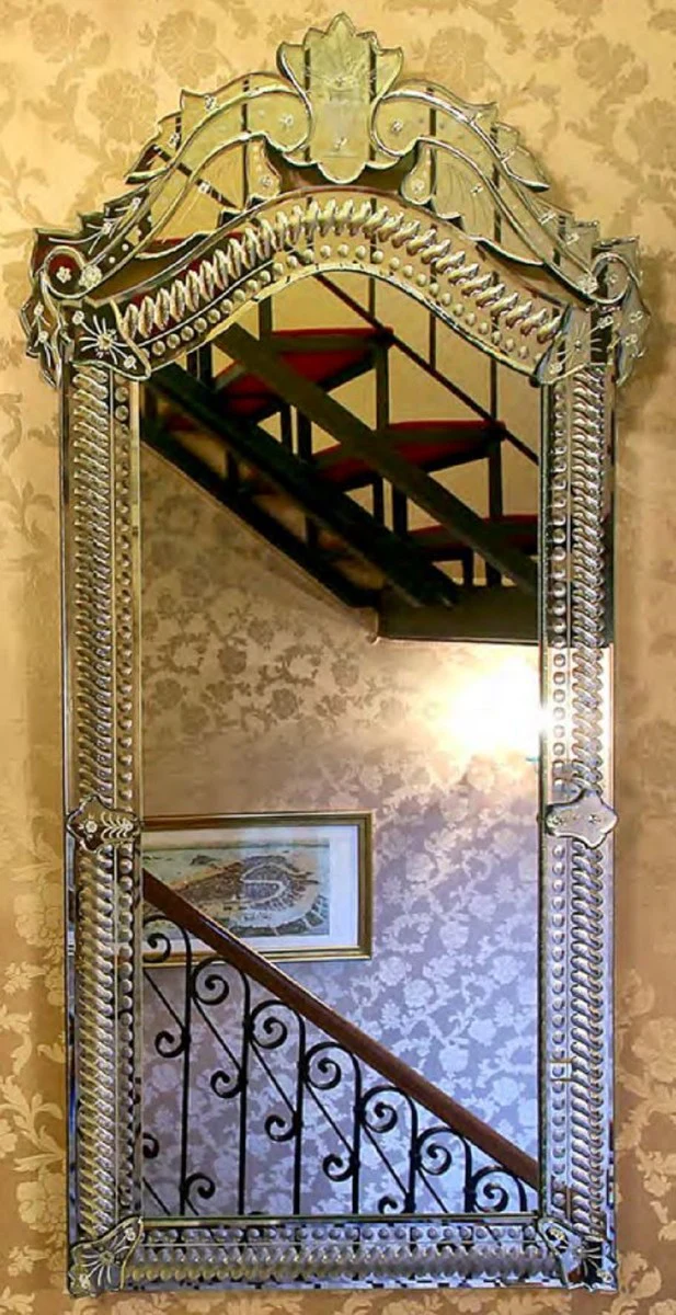 Luxury Baroque Mirror - Magnificent wall mirror in the Venetian style - Hotel furniture - Castle furniture - Baroque furniture - Luxury furniture in the Baroque style - Made in Italy
