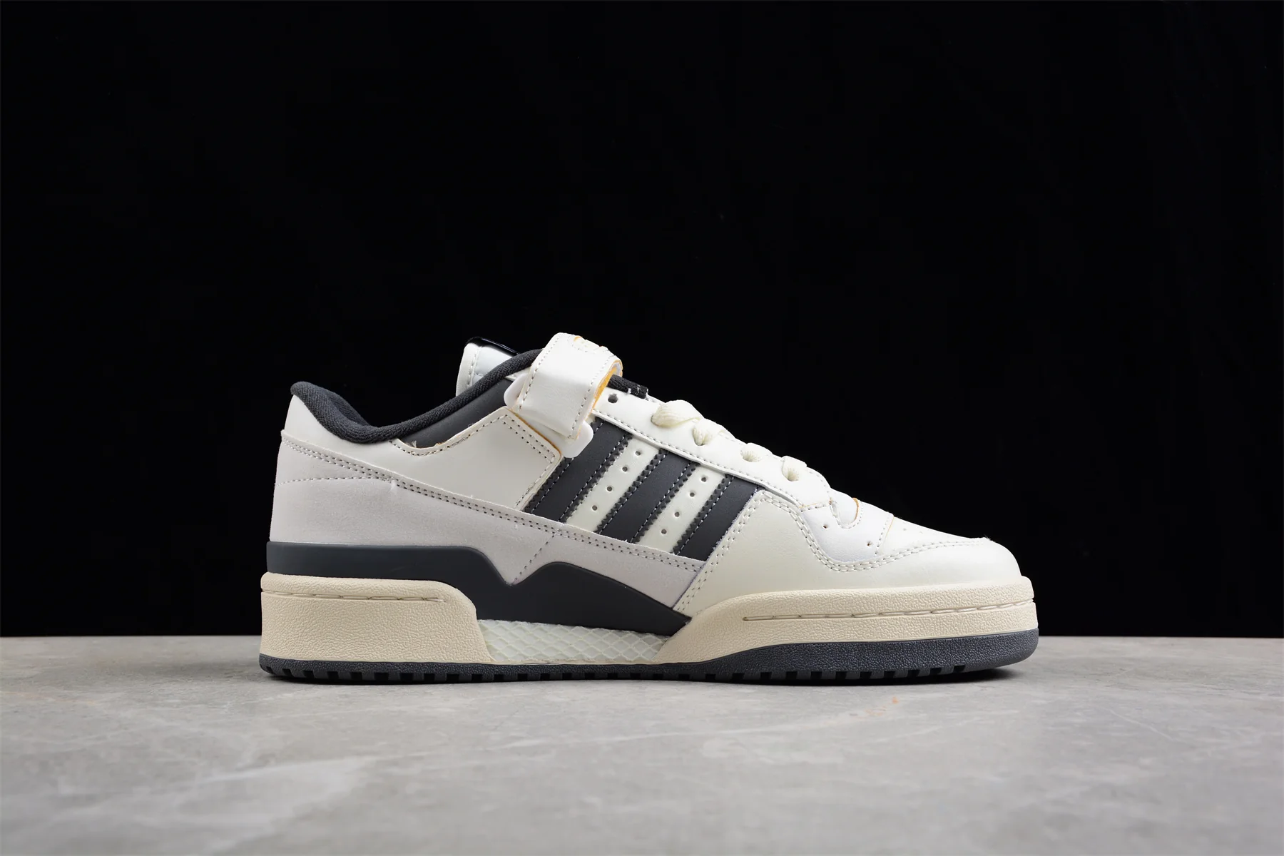 adidas Forum 84 Low in Off White/Shadow Navy - Sneaker Replica Workshop