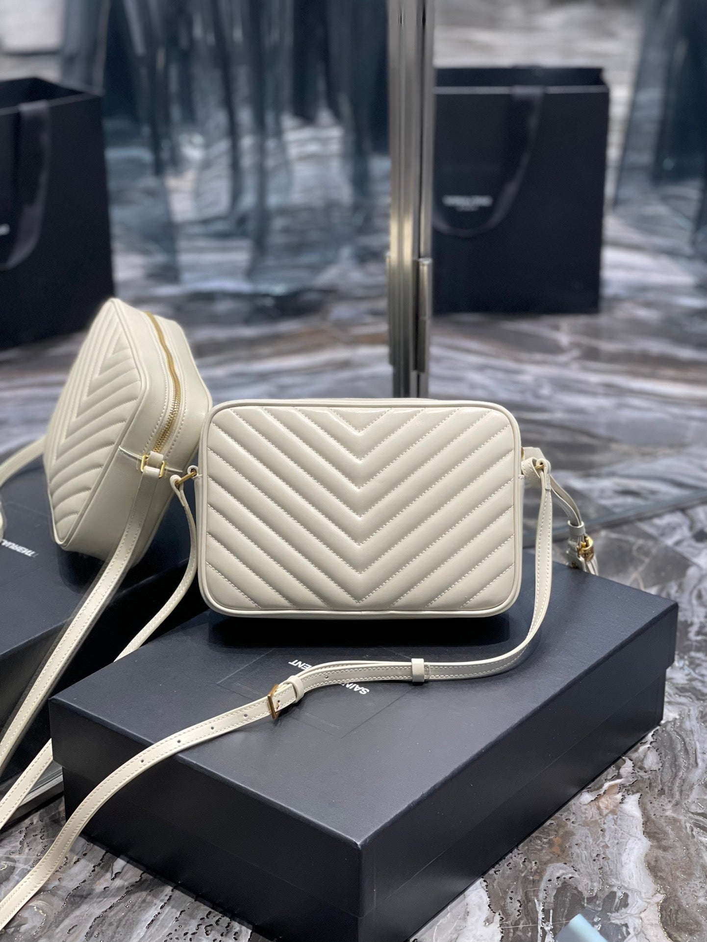 Y Lou Camera Bag In Quilted Leather - Top Club