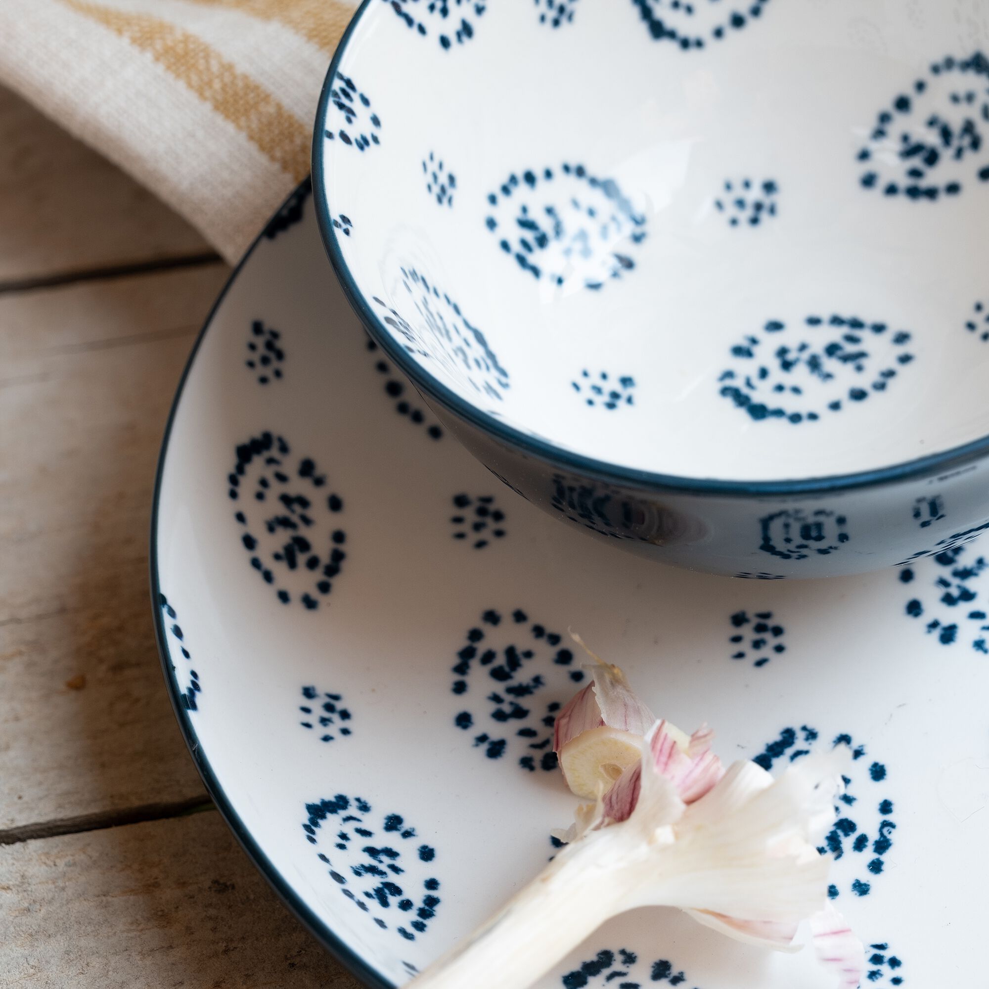 AMANDE - Assiette à dessert motif Amande en porcelaine D20cm - blanc