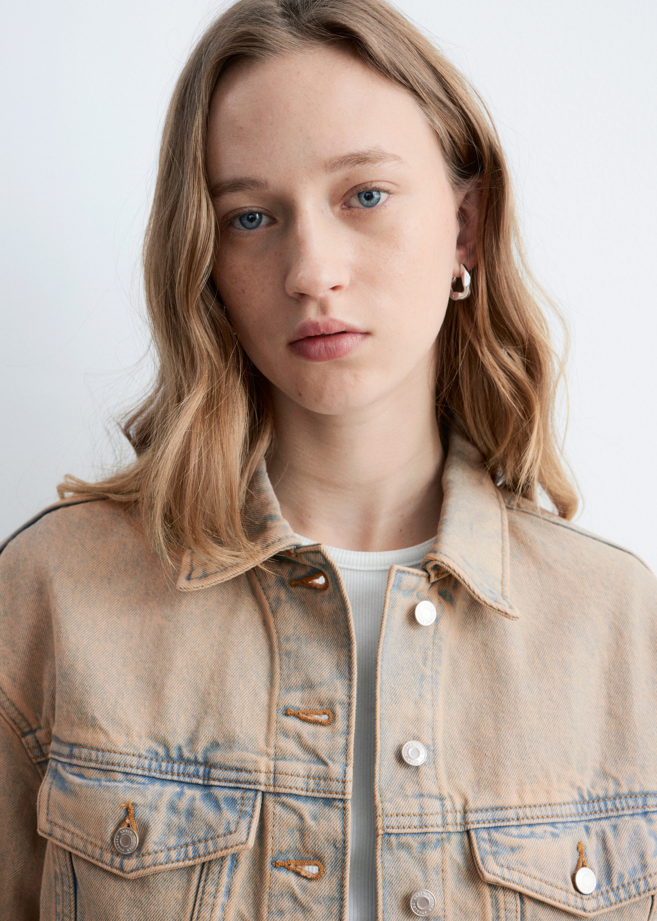 & Other Stories CROPPED OVERDYE DENIM JACKET