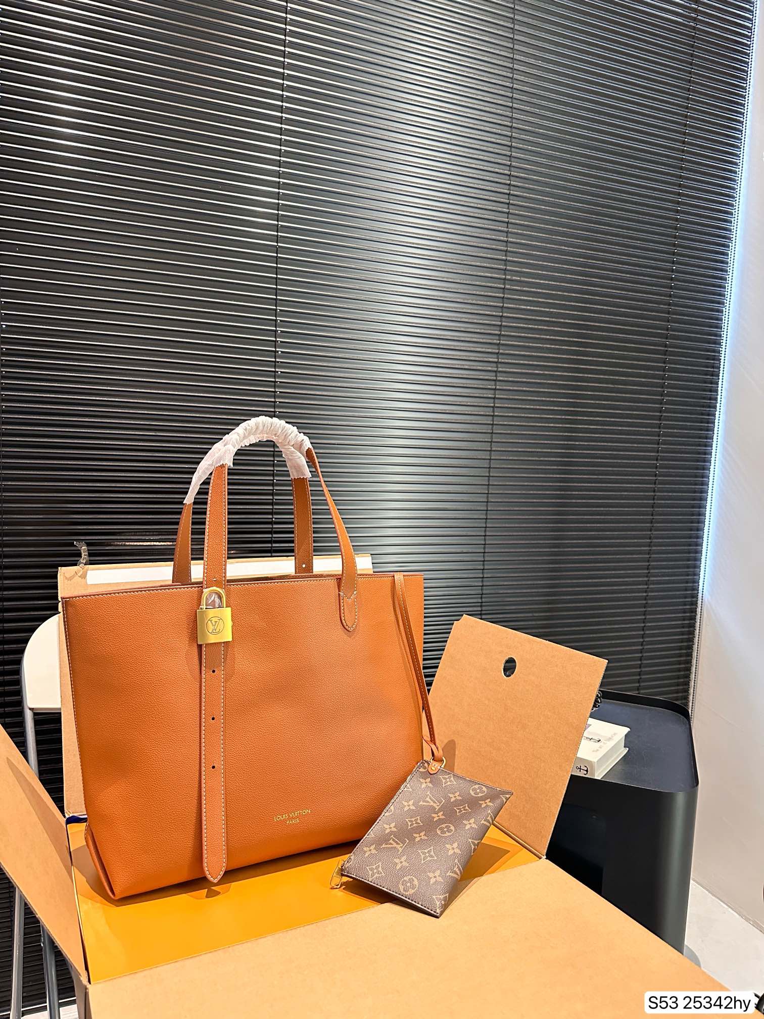 Louis new arrival lock hobo tote bag size��47 * 31 cm - Top Club