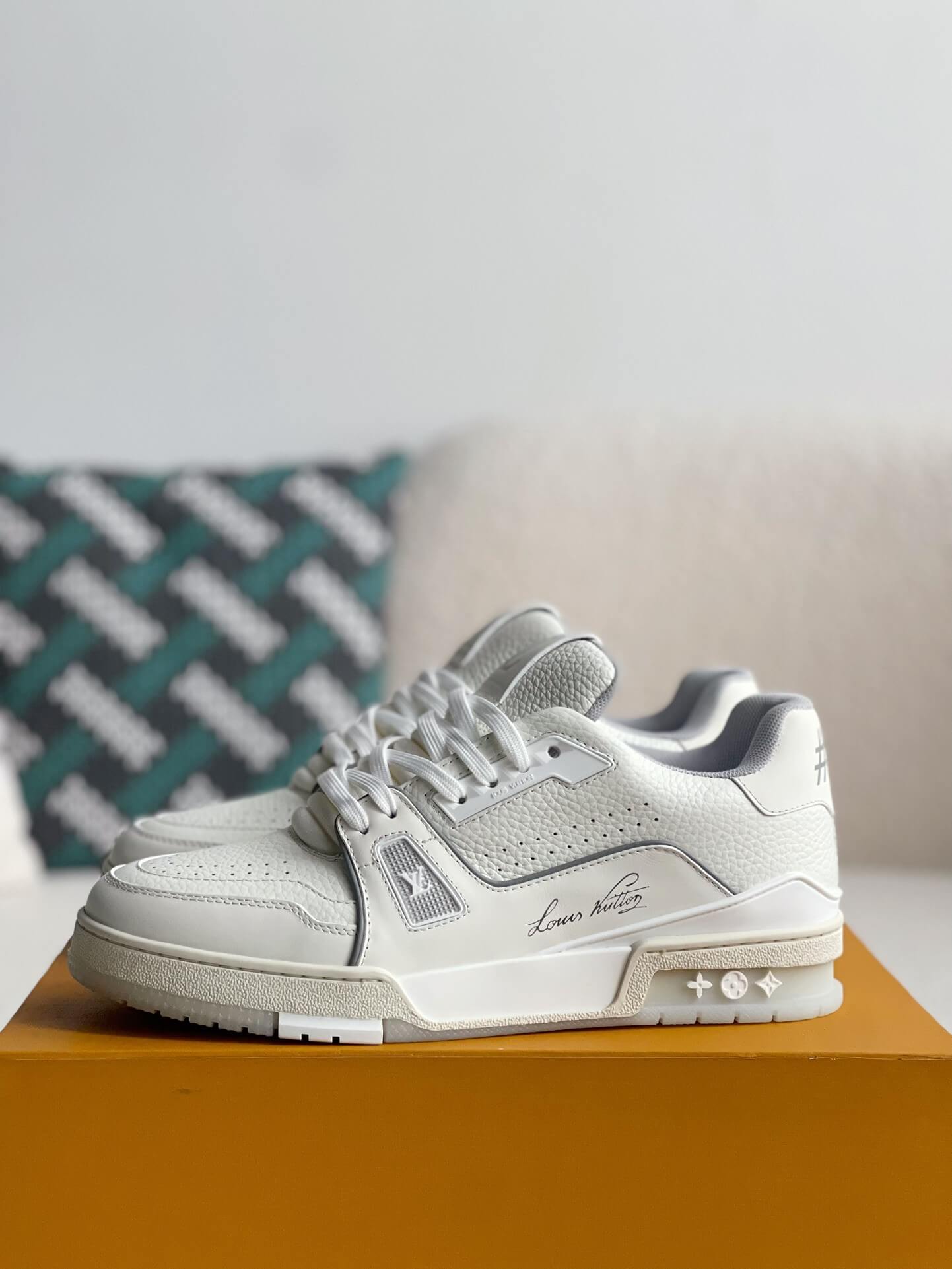 Louis Vuitton Trainer #54 Signature White - Sneaker Replica Workshop