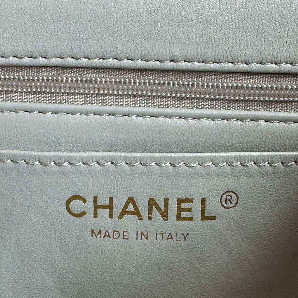 CHANEL Mini Classic Handbag With Top Handle - Top Club
