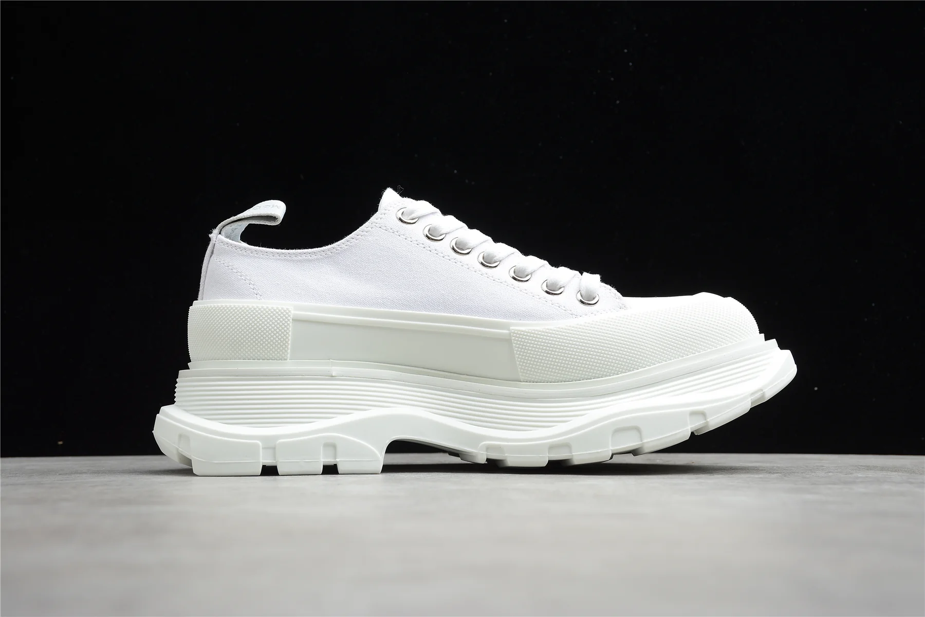 Alexander McQueen Tread Slick Low Lace-Up in White - Sneaker Replica Workshop