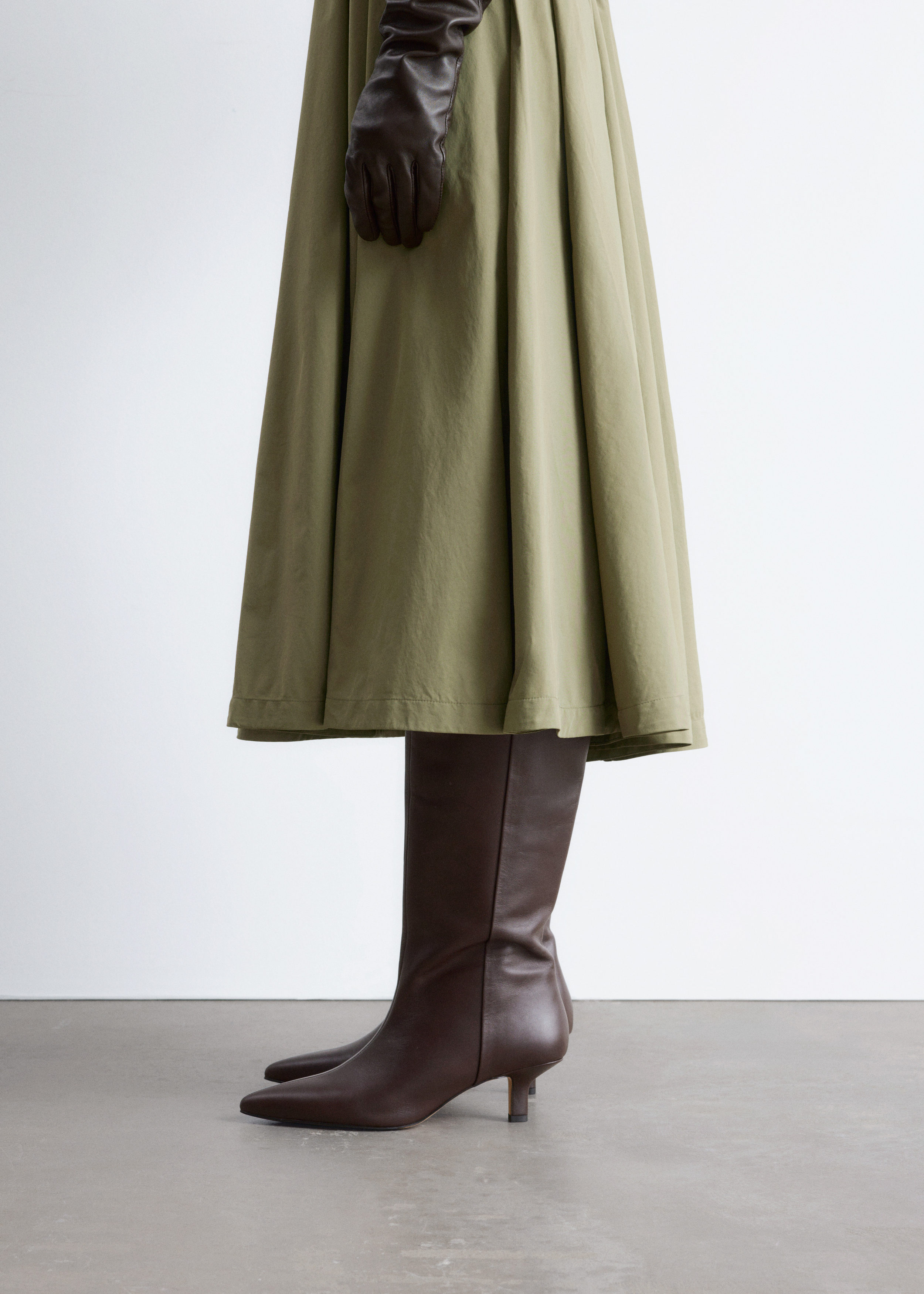 & Other Stories KITTEN HEEL LEATHER KNEE BOOTS