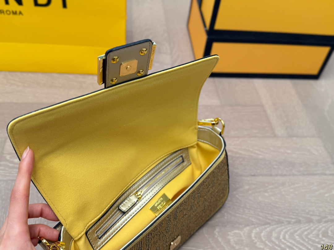 Fen new arrival Baguette Chain bag size??26*15 cm - Top Club