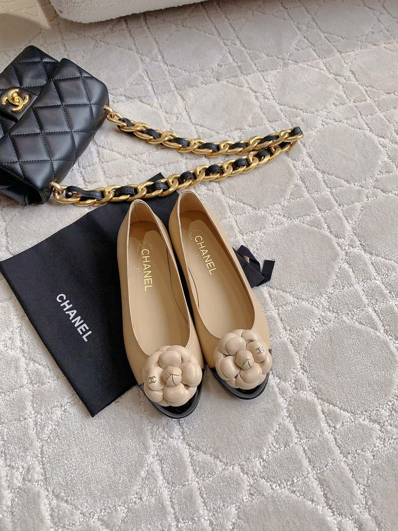 Chanel Women's G31318 Camellia shoes Lambskin CC91009 - Sneaker Replica Workshop