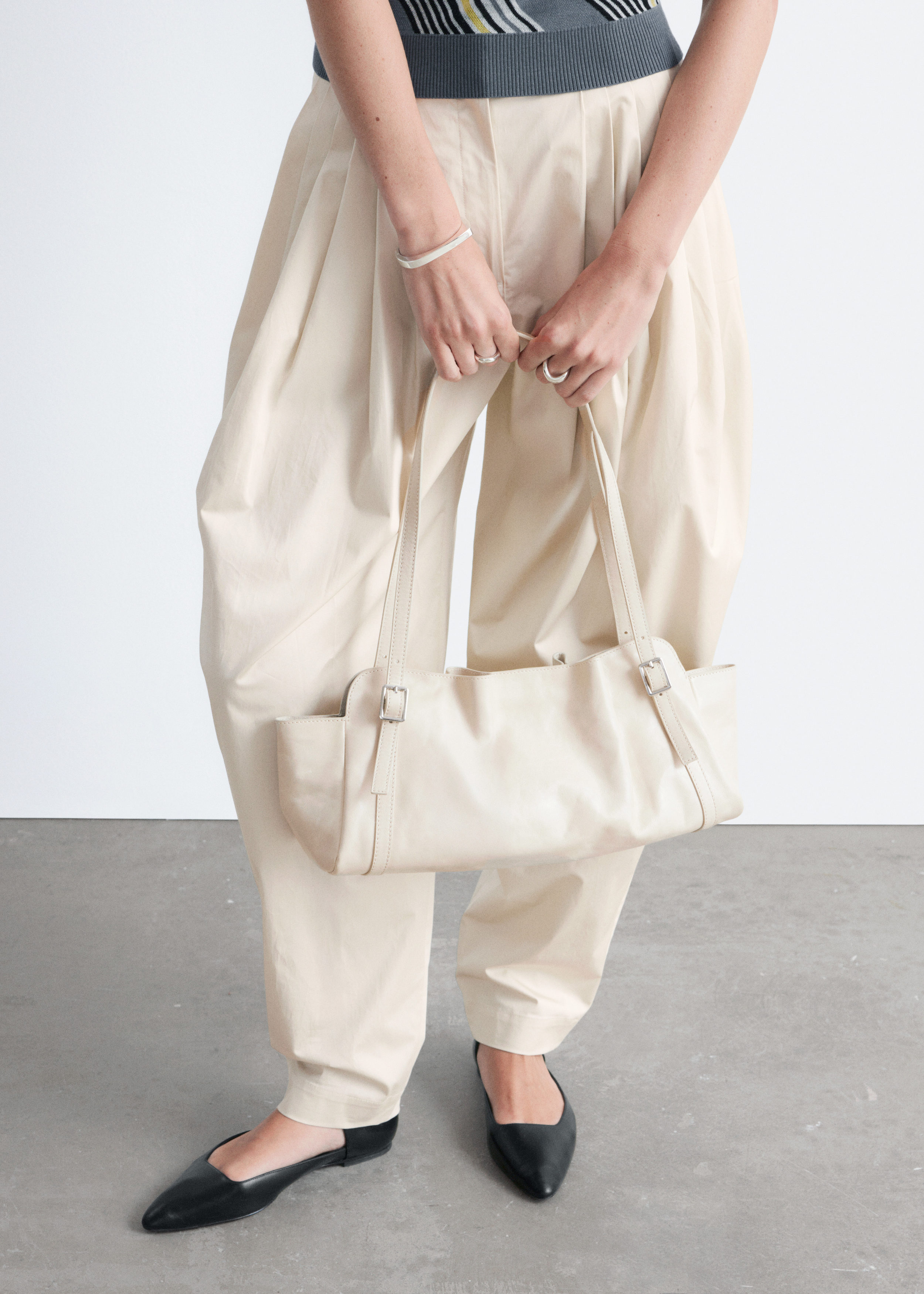 & Other Stories LOW-PROFILE LEATHER SHOULDER BAG