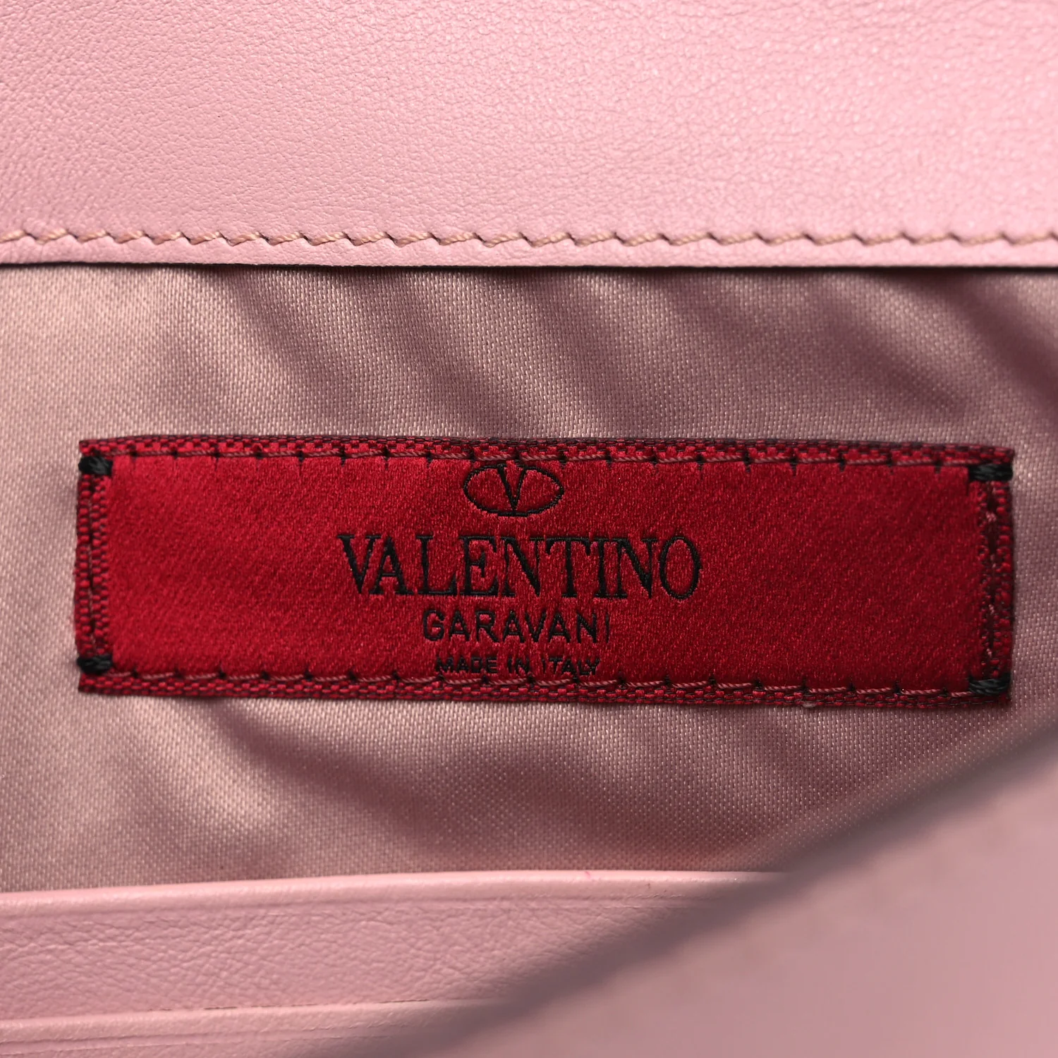 Pebbled Calfskin Large Rockstud Envelope Clutch Water Rose - Top Club