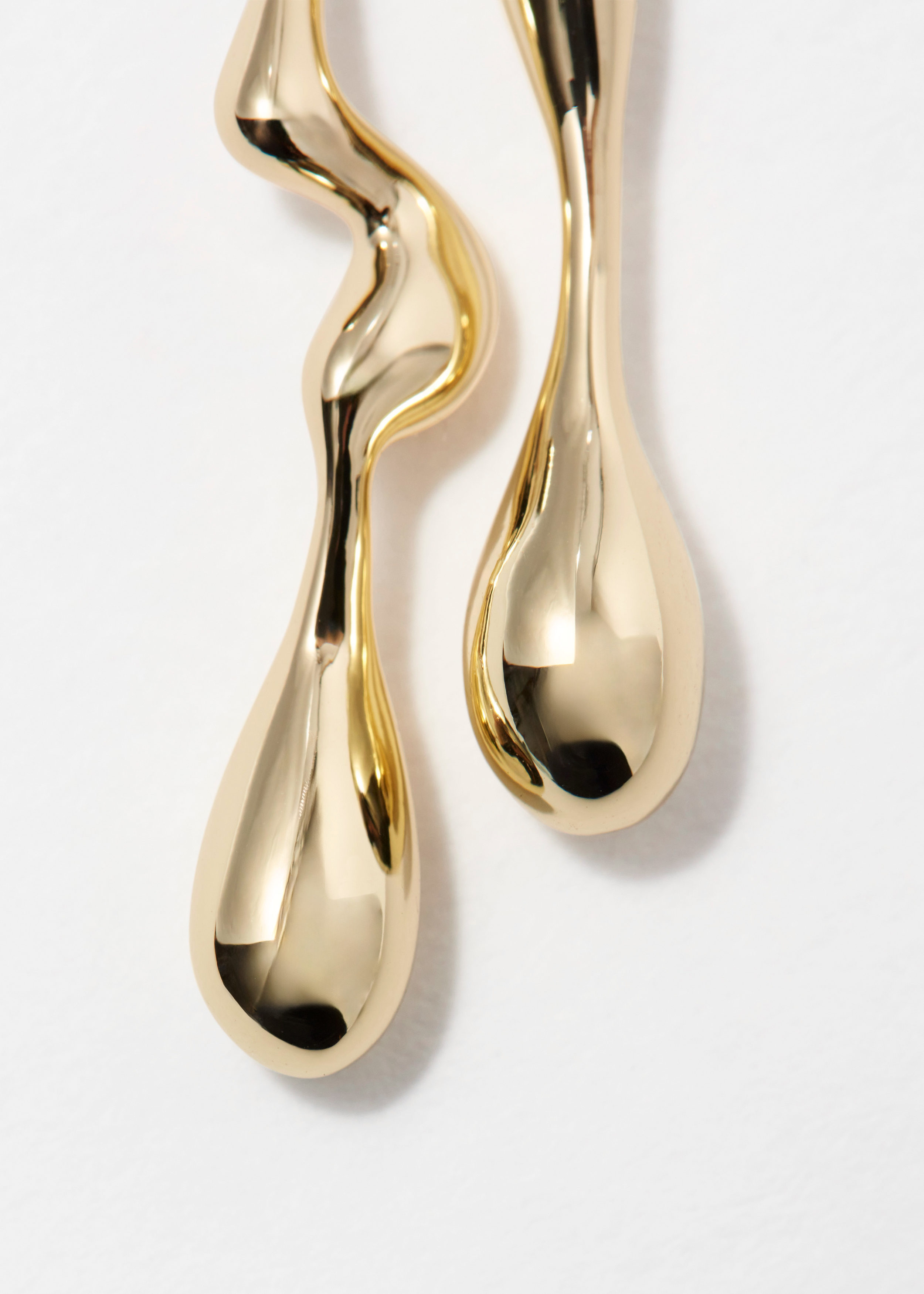 & Other Stories ELONGATED DROP EARRINGS