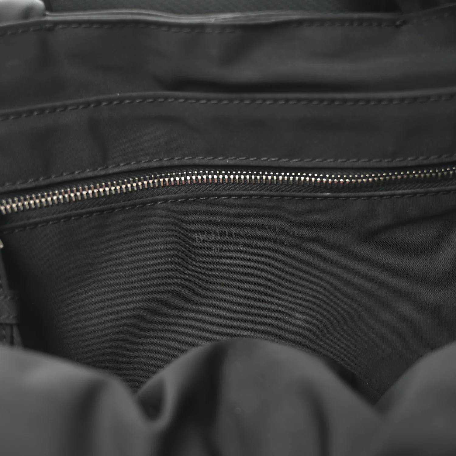 Nylon Intrecciato Padded Tech Maxi Cassette Bag Black - Top Club