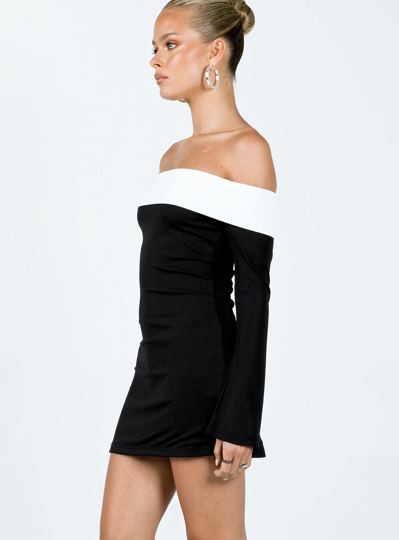 Anya Long Sleeve Off Shoulder Mini Dress Black / White