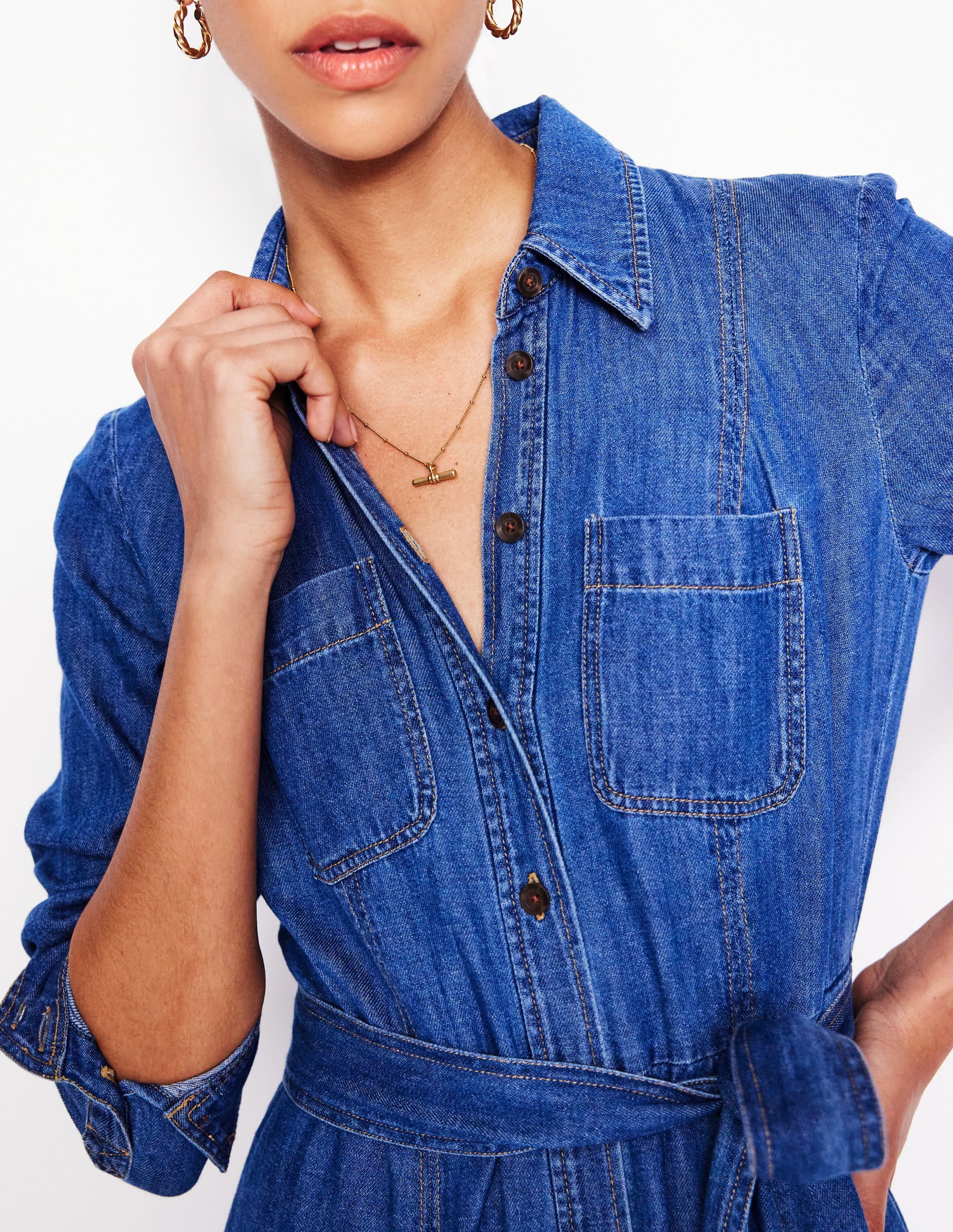 Zarte Halskette mit T-Steg-Anhänger-Goldfarbe