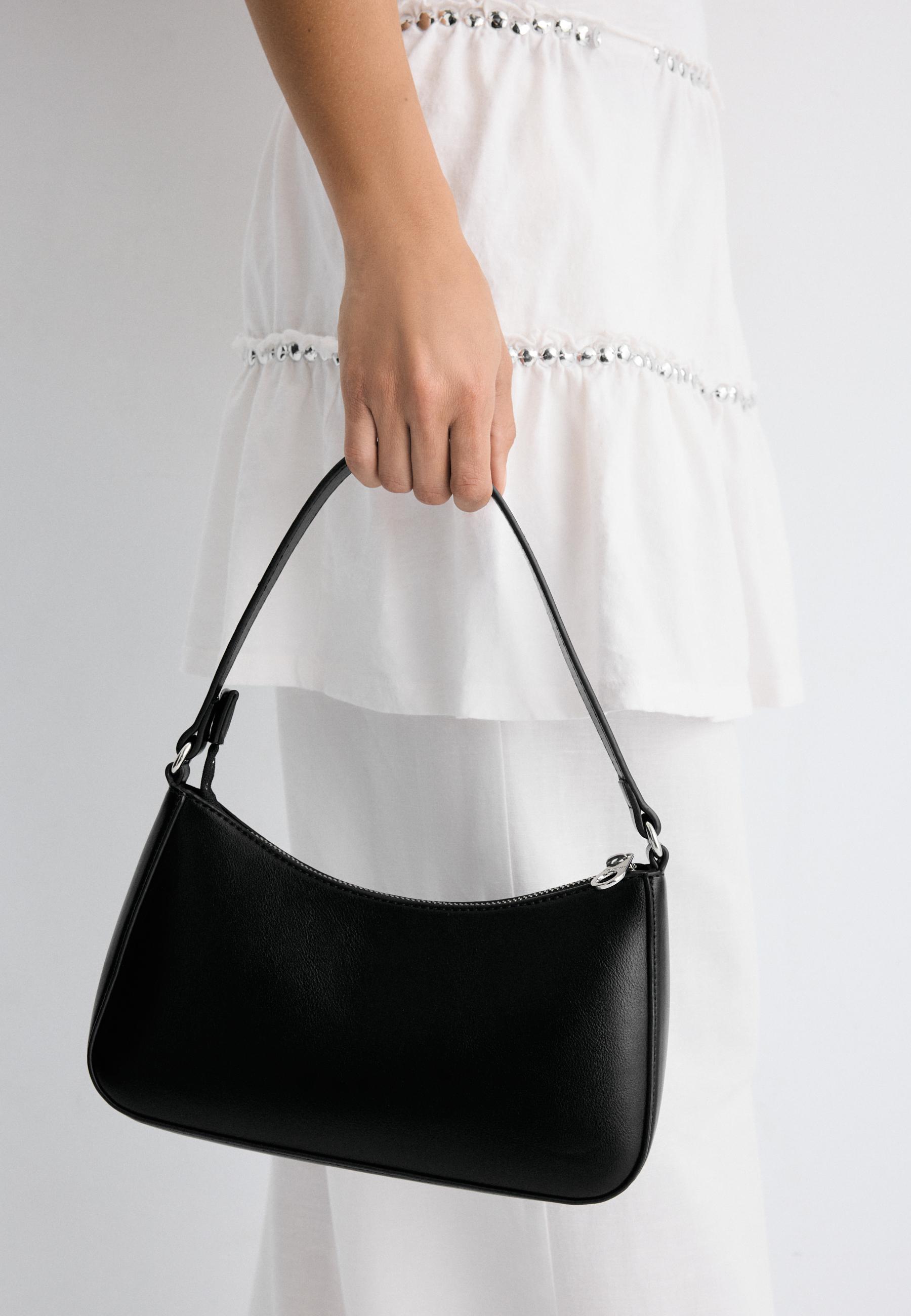LONG CHAIN SHOULDER BAG