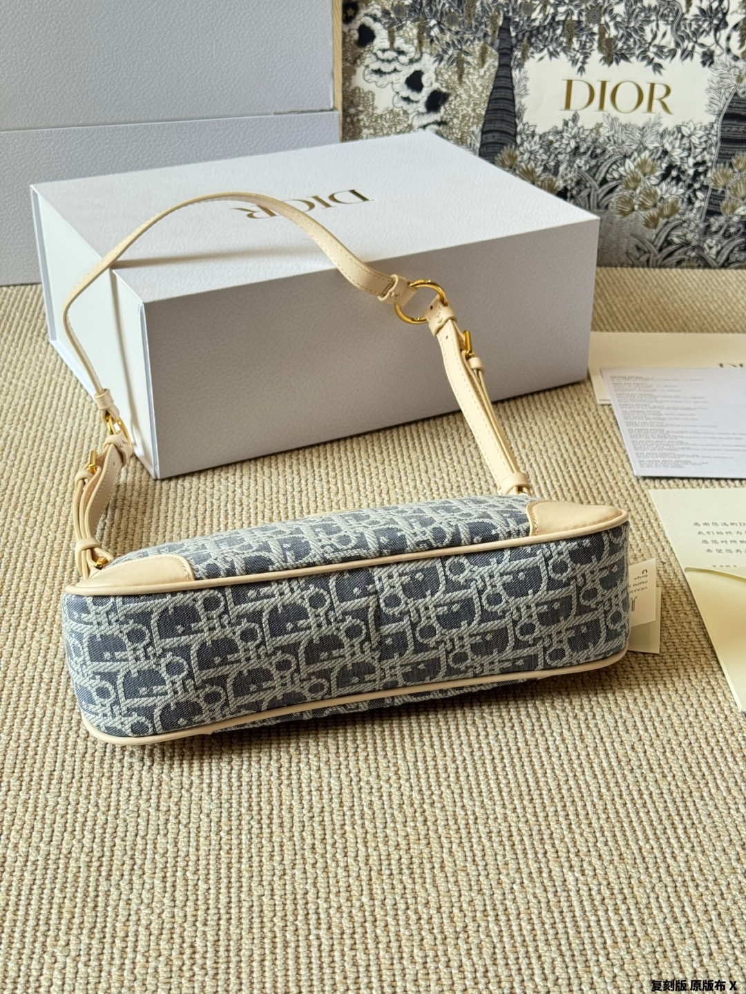 D new arrival Wanderlust hobo bag size: 26 cm - Top Club