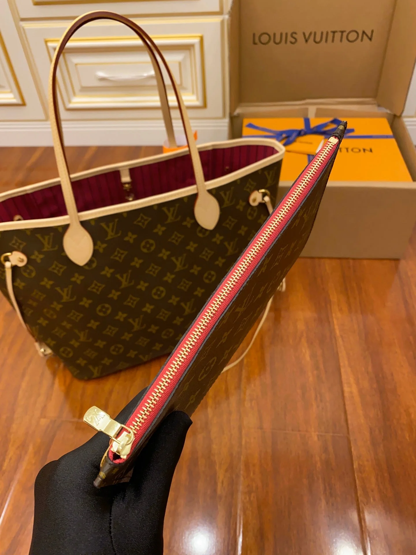 Louis Vuitton Tote Leather Bag - Top Club