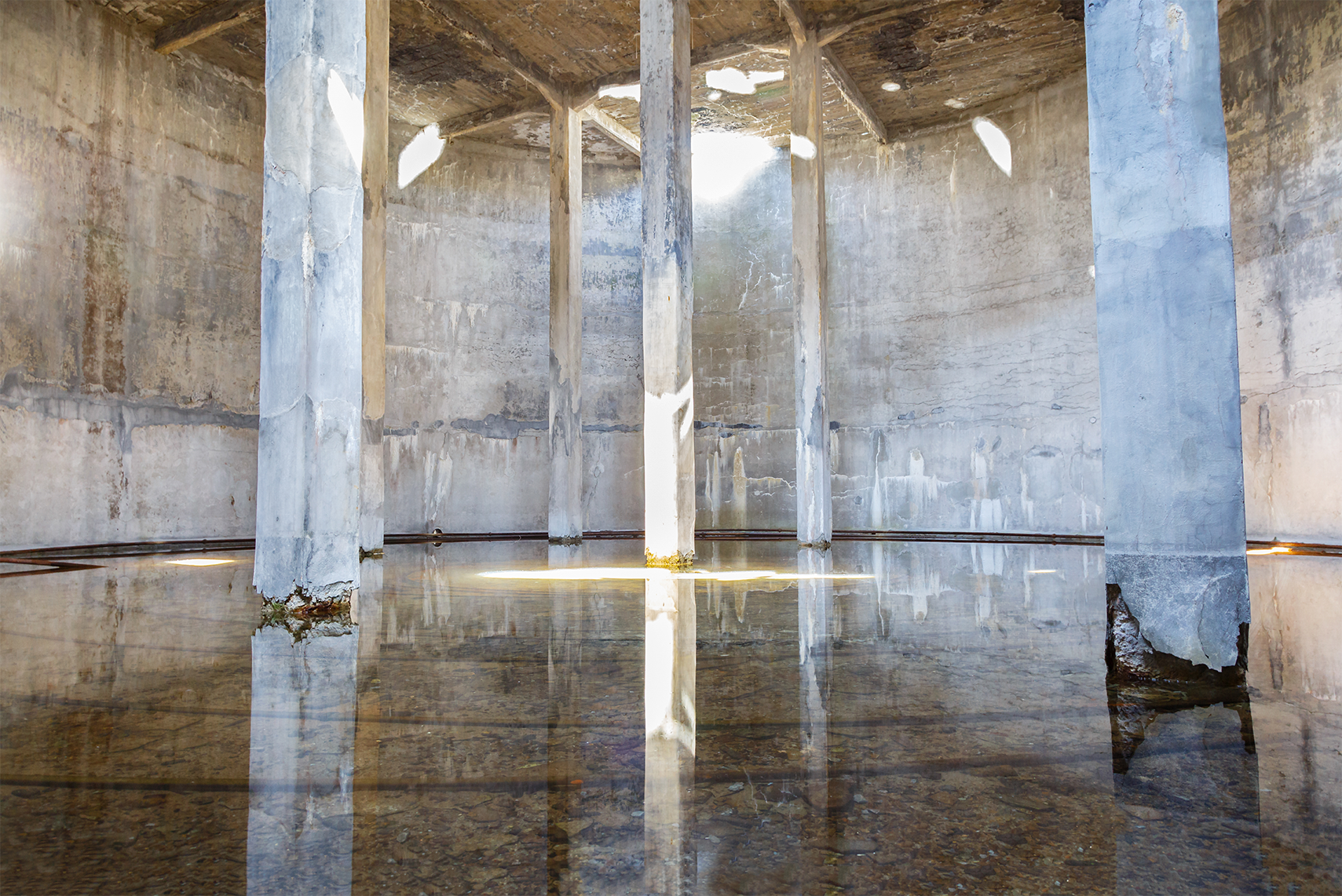 Foto op plexiglas Fabriekshal 148 x 98 cm