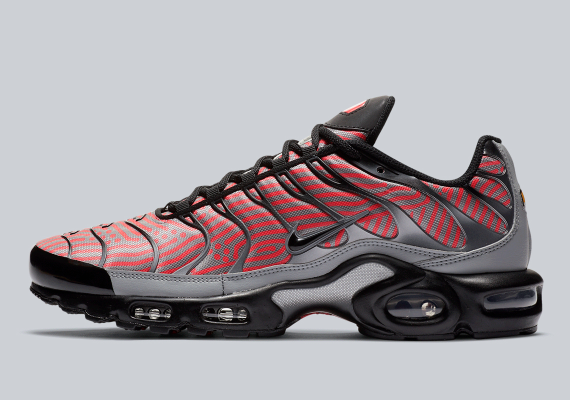 Air Max Plus  Euro Tour  CW7575-100 - Sneaker Replica Workshop