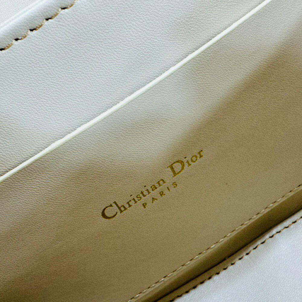 Medium 30 Montaigne Avenue Top Handle Bag - Top Club