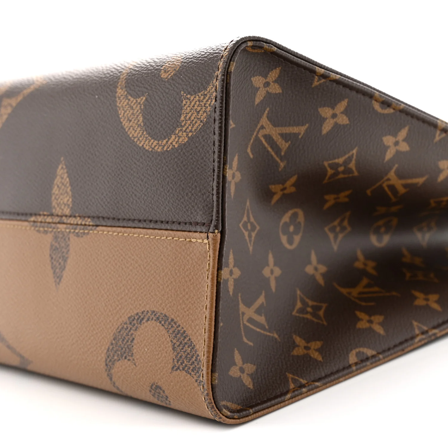 Reverse Monogram Giant Onthego MM - Top Club