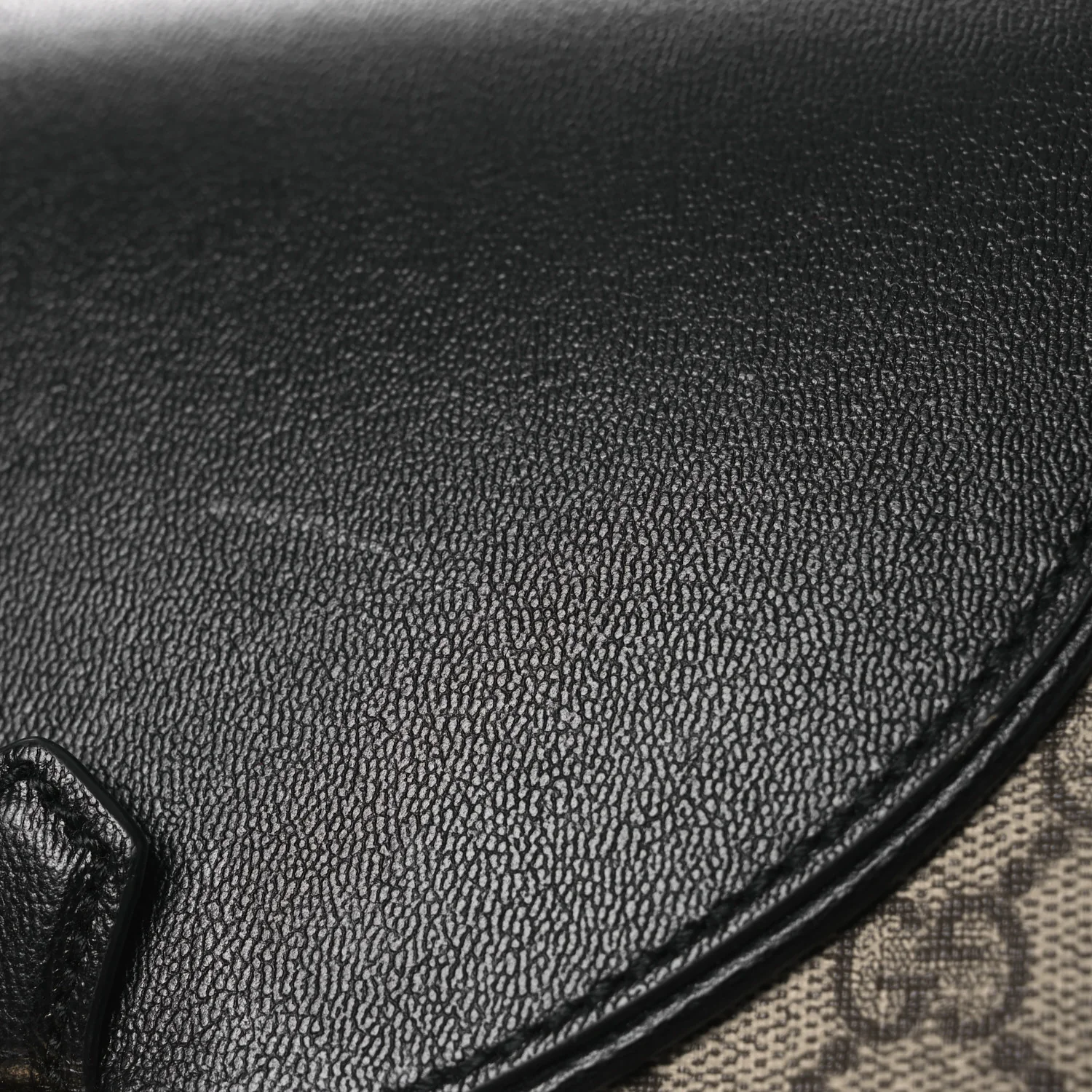 GG Supreme Monogram Calfskin Small Padlock Messenger Shoulder Bag Beige Black Cuir - Top Club