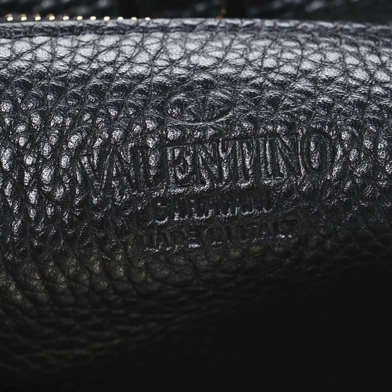Pebbled Calfskin Mini Rockstud Flip-Lock Messenger Bag Black - Top Club