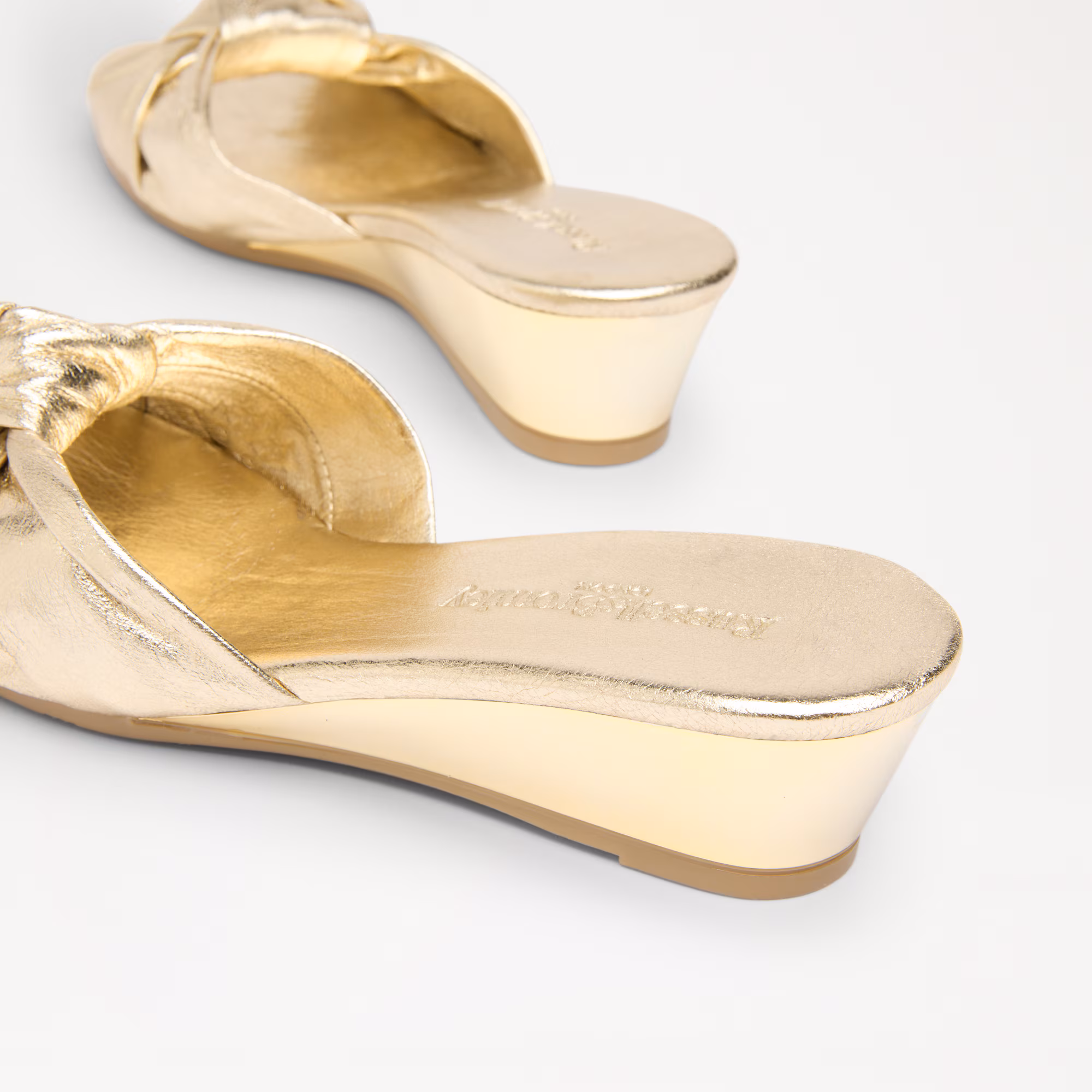 Softy LowLow Knot Mule Wedge