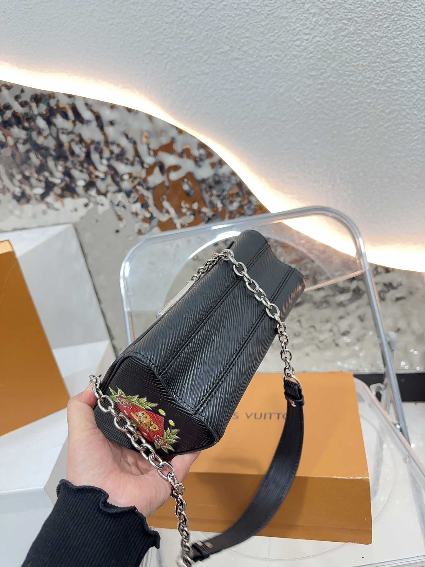 Louis new arrival TWIST bag size??23 * 16 cm - Top Club