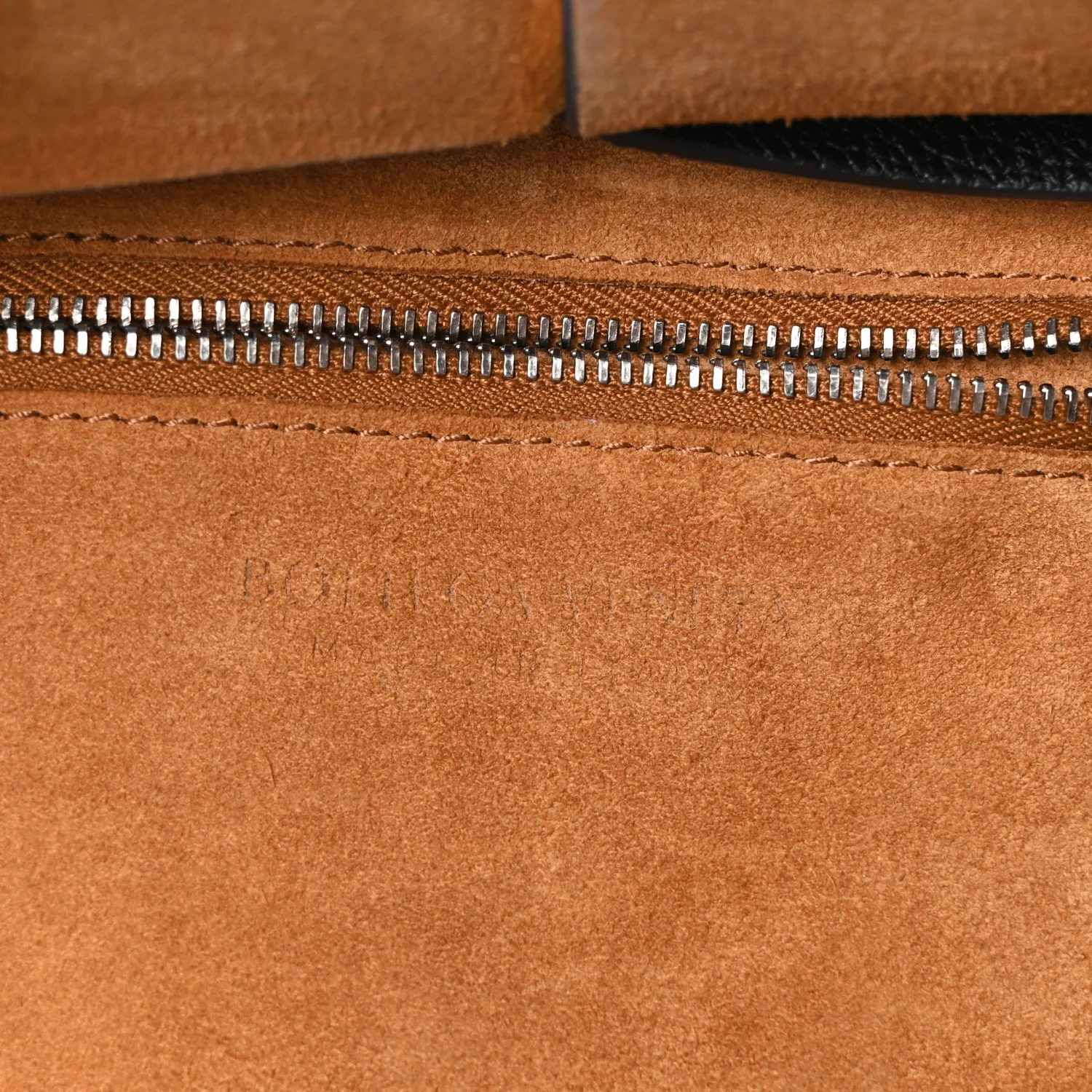 Grained Calfskin Mini Maxi Intrecciato Arco 33 Black - Top Club