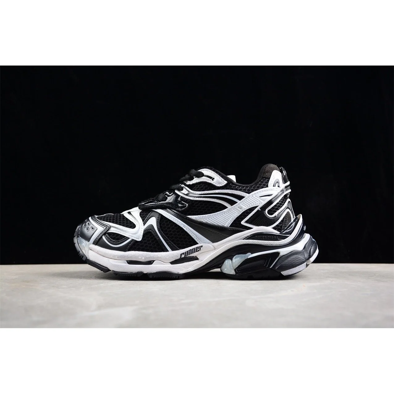 BALENCIAGA RUNNER x BLACK WHITE - Sneaker Replica Workshop