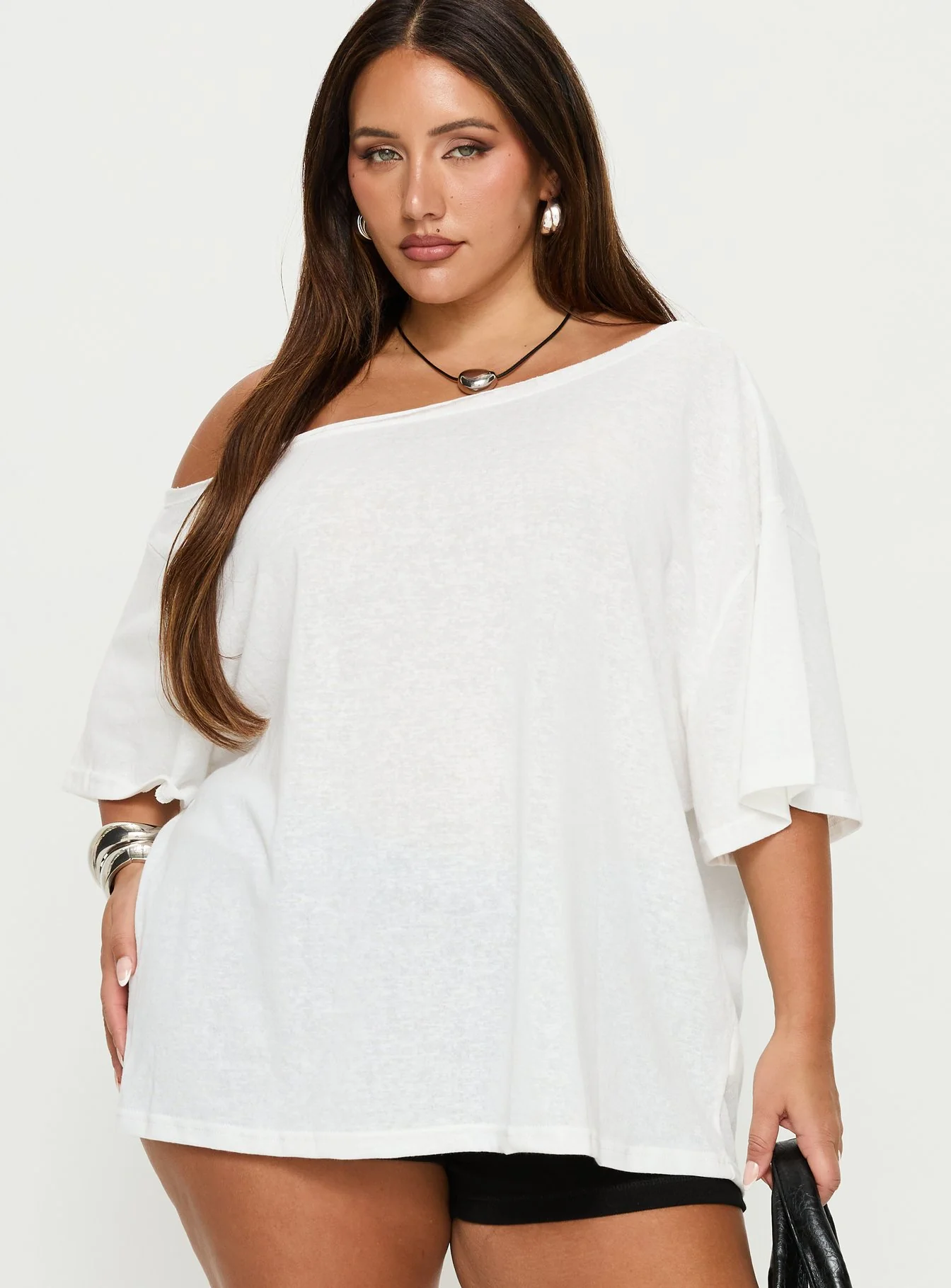 Winny Off Shoulder Tee White Curve