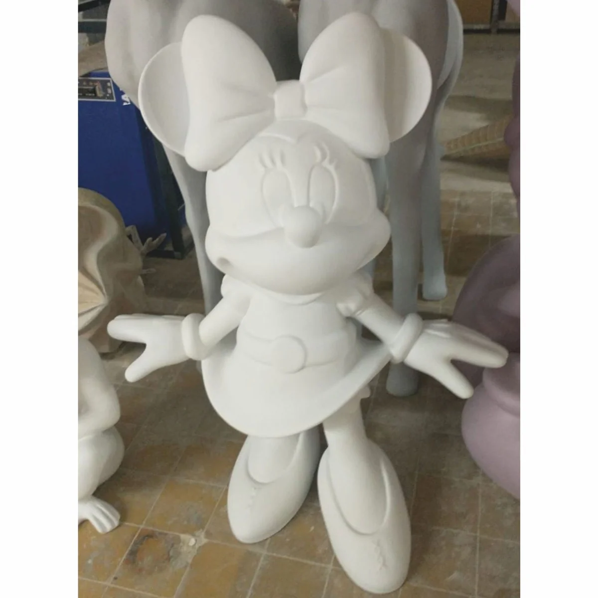 Decorative sculpture white H. 110 cm - large cartoon decorative figure