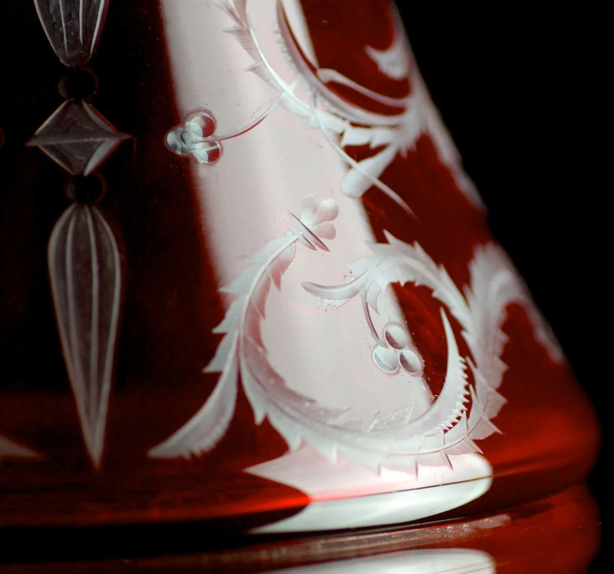 Luxury wine carafe red / silver Ø 17 x H. 36 cm - mouth-blown and hand-engraved glass carafe - hotel & restaurant accessories - luxury quality