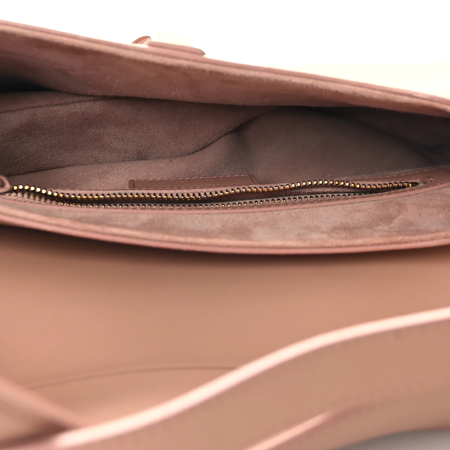 Ultra Matte Calfskin Saddle Bag Fard - Top Club