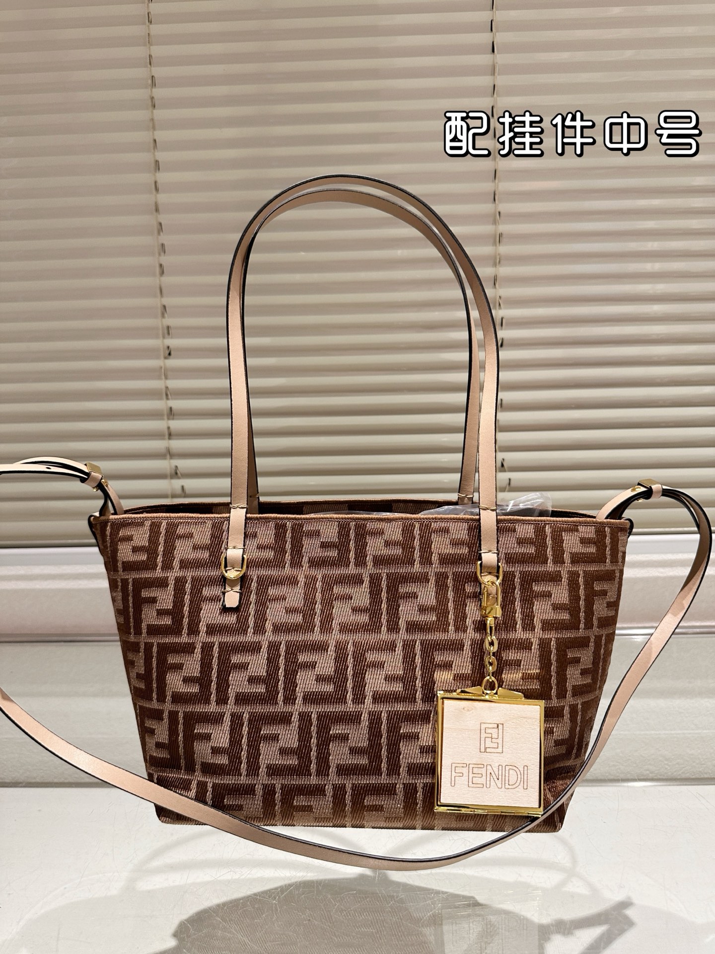 fen new arrival tote bag mediums size: 23*18 cm - Top Club