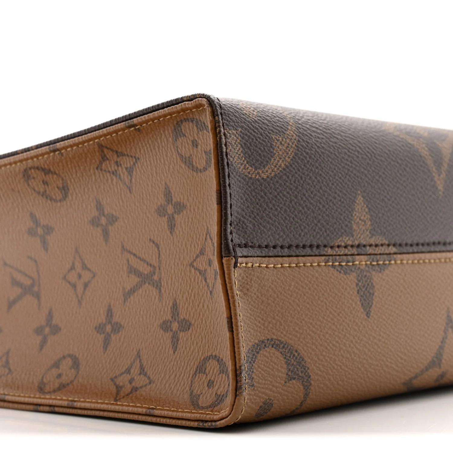 Reverse Monogram Giant Onthego PM - Top Club